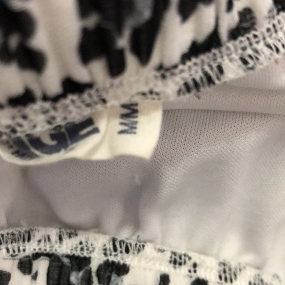 Garage Skirt Size Medium Printed Above the Knee with White Slip Underneath - Picture 4 of 6